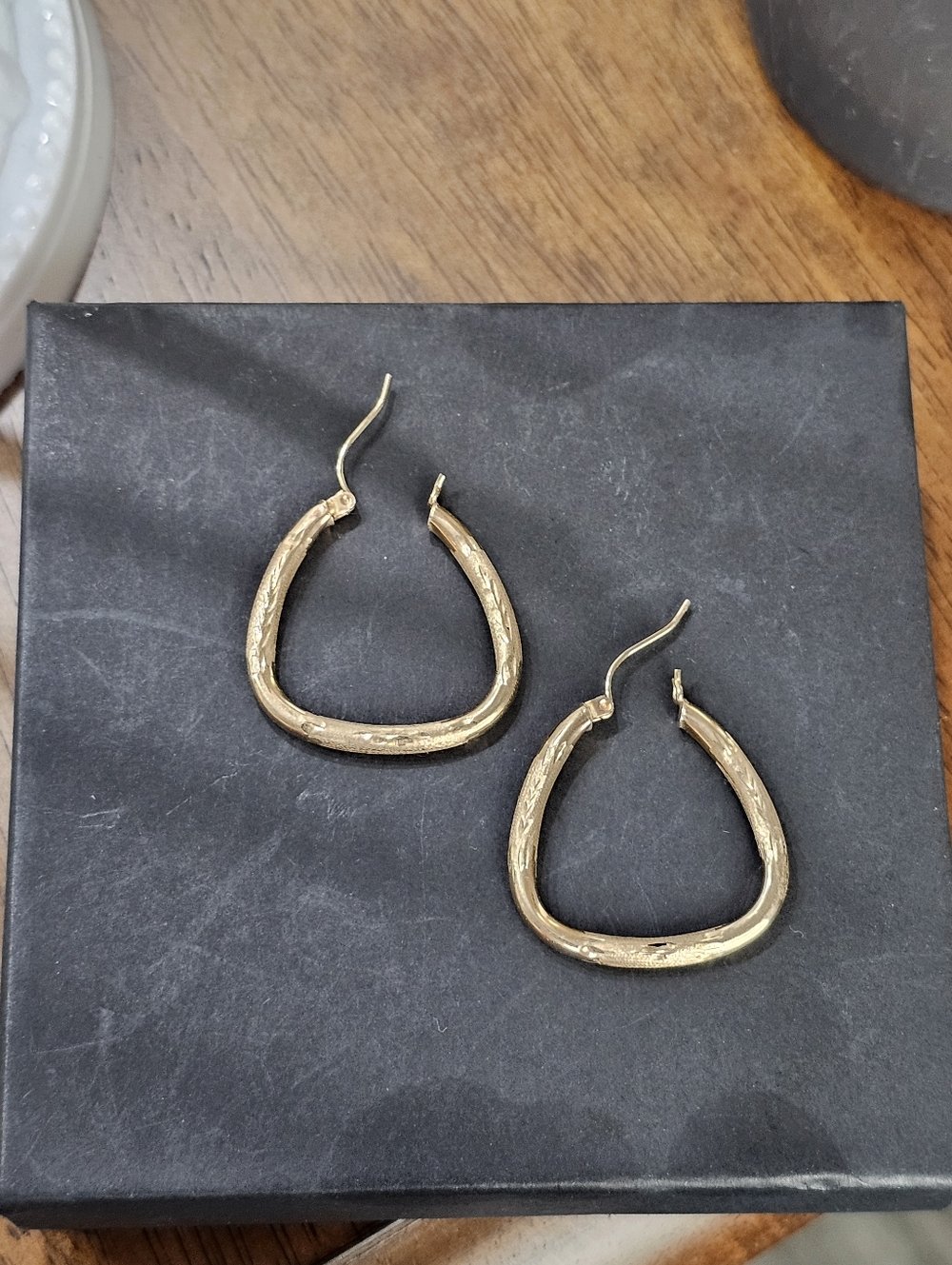 Brushed 10K Gold Earrings Diamond-Cut Design - Picture 2 of 11